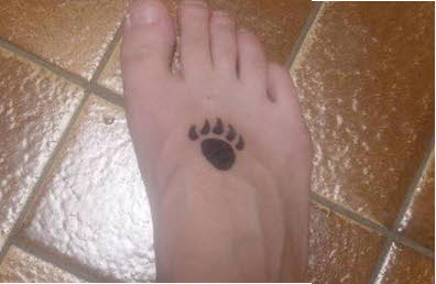 Tatuajes de huellas de animales en el pie